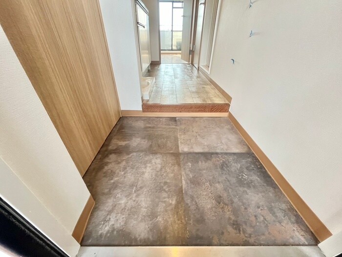 物件内観写真13　(玄関)