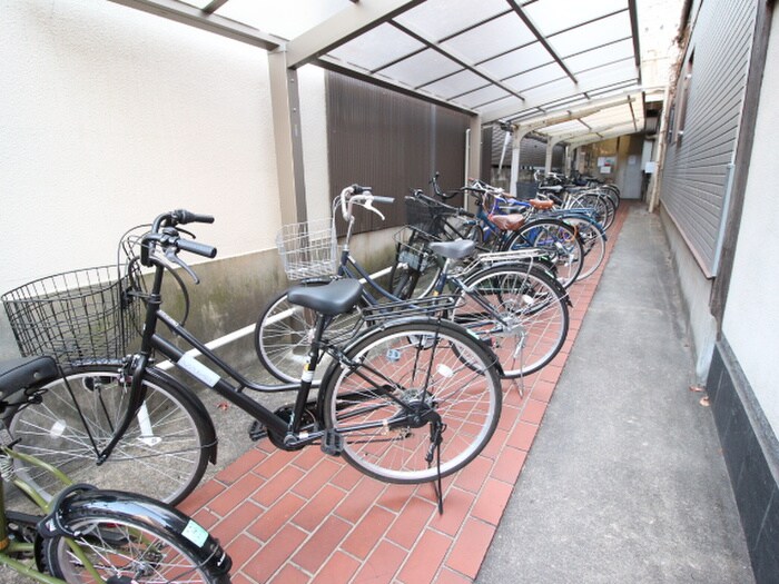 物件外観写真4　(駐輪場)