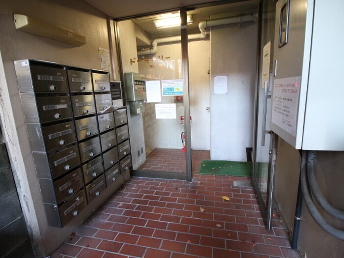 物件外観写真6　(エントランス部分)