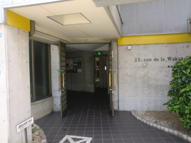 物件外観写真3　(エントランス部分)