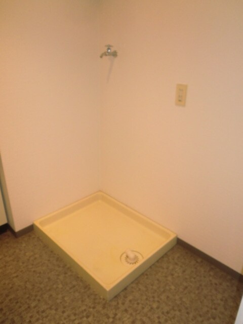 物件内観写真11　(洗濯機置場)