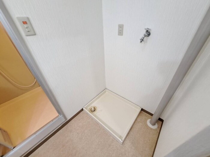 物件内観写真12　(洗濯機置場)