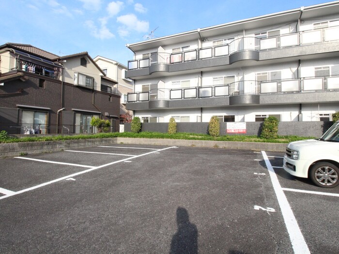 物件外観写真5　(駐車場)