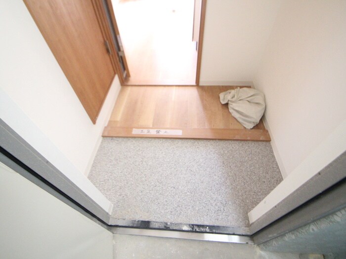 物件内観写真5　(玄関)