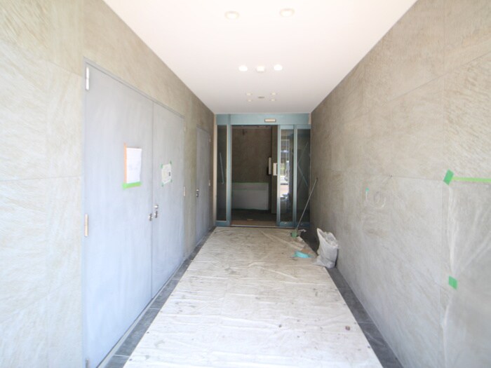 物件外観写真4　(エントランス部分)