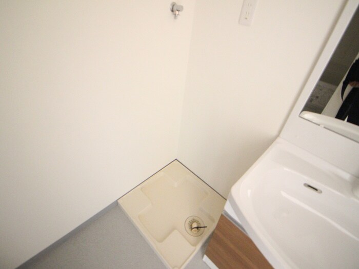 物件内観写真10　(洗濯機置場)