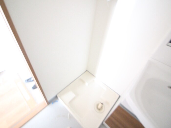 物件内観写真12　(洗濯機置場)