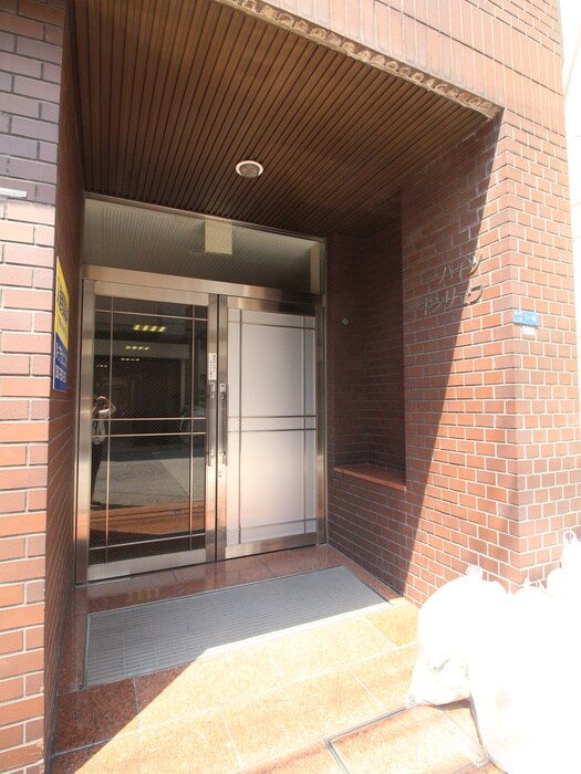 物件外観写真4　(エントランス部分)