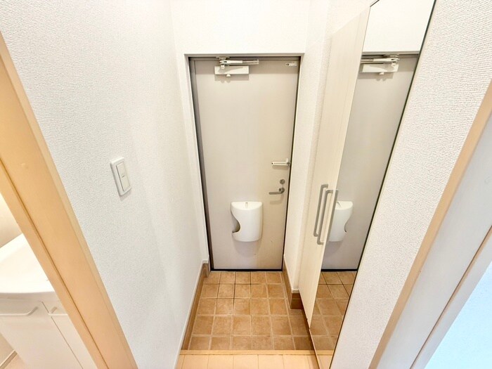 物件内観写真16　(玄関)