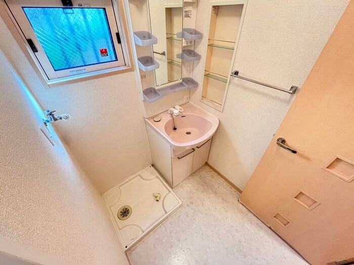 物件内観写真12　(洗濯機置場)