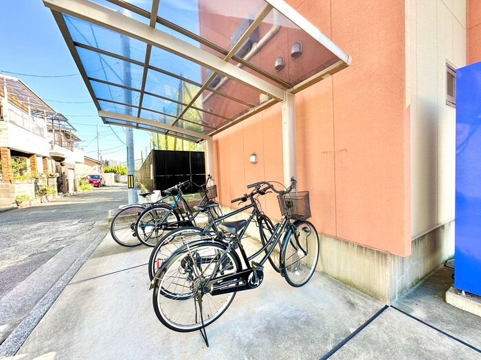 物件外観写真3　(駐輪場)