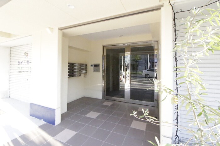 物件外観写真2　(エントランス部分)