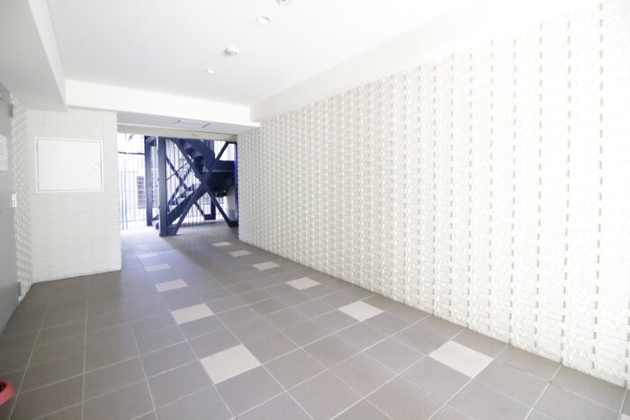 物件外観写真4　(エントランス部分)