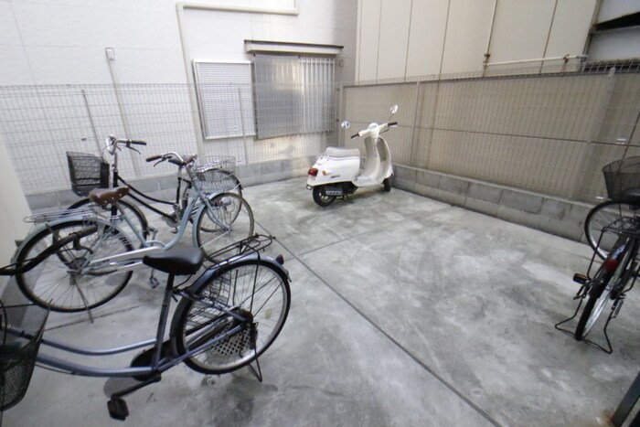 物件外観写真6　(駐輪場)