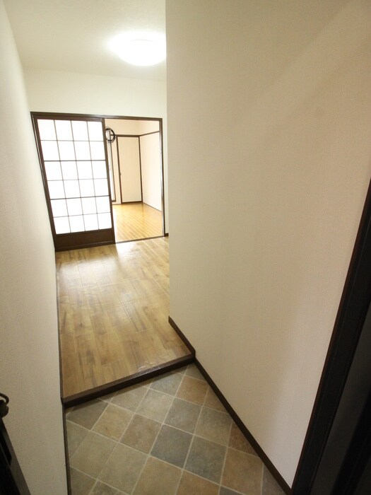 物件内観写真7　(玄関)