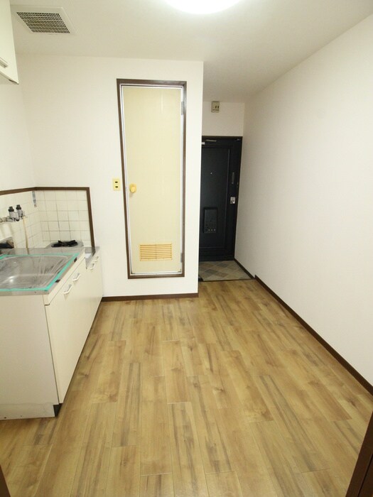 物件内観写真8　(廊下)