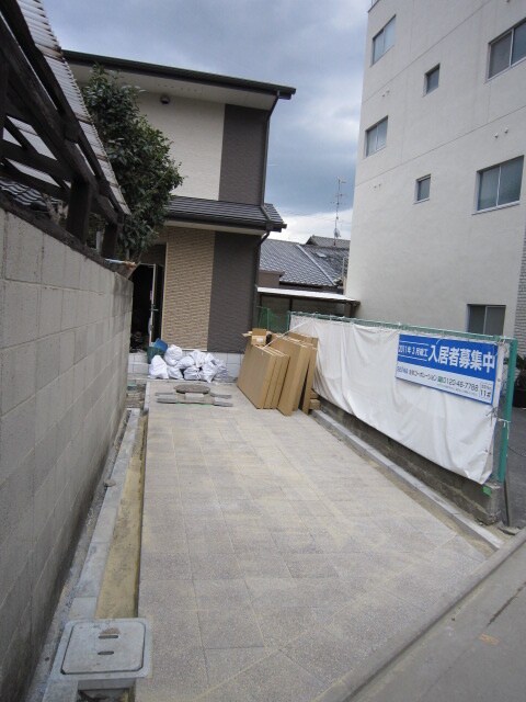 物件外観写真2　(エントランス部分)