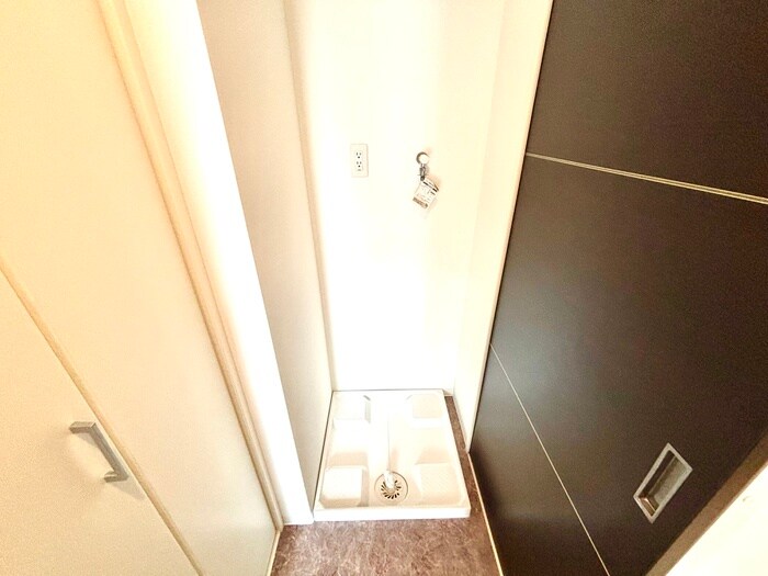 物件内観写真18　(洗濯機置場)
