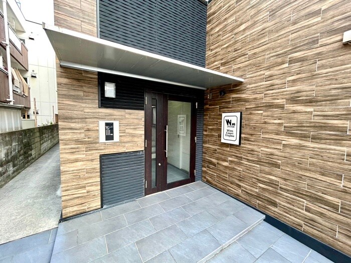 物件外観写真2　(エントランス部分)