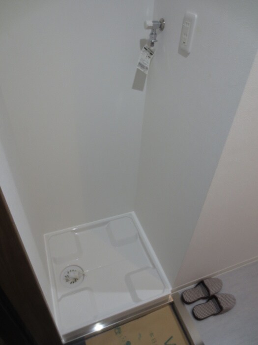 物件内観写真14　(洗濯機置場)