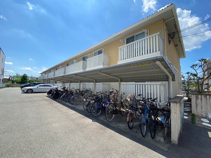 物件外観写真2　(エントランス部分)