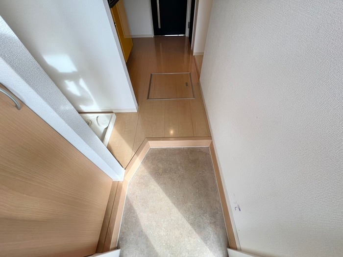 物件内観写真16　(玄関)