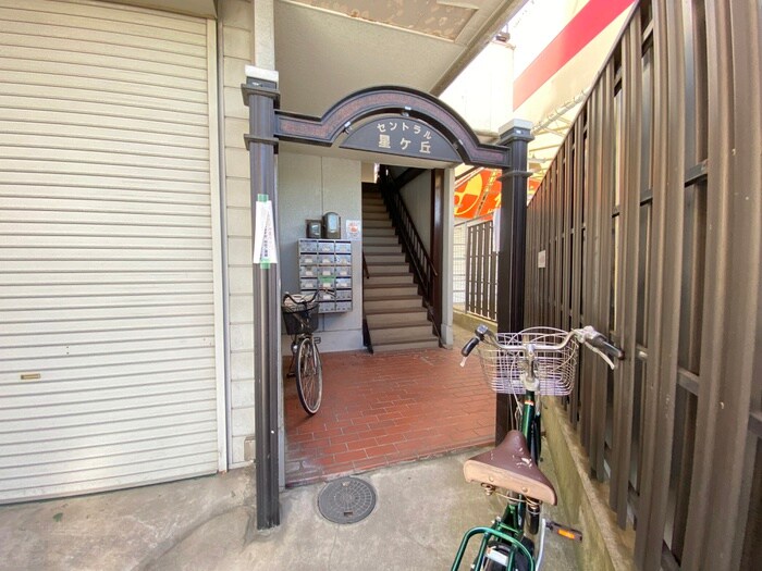 物件外観写真3　(エントランス部分)