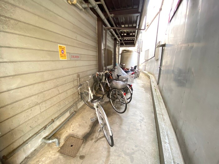 物件外観写真5　(駐輪場)