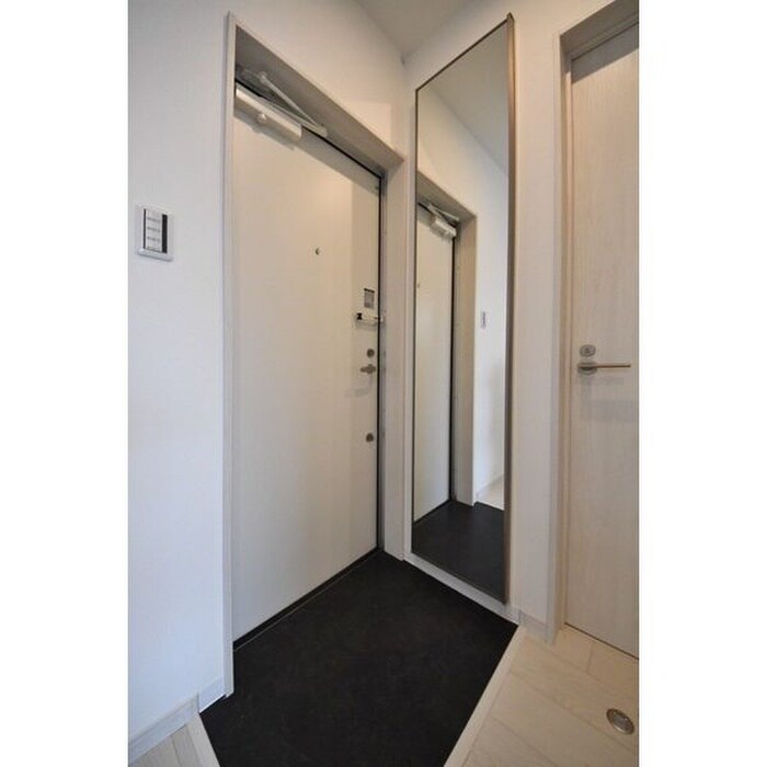 物件内観写真13　(玄関)