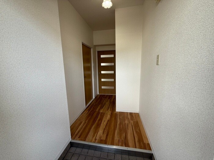 物件内観写真7　(玄関)