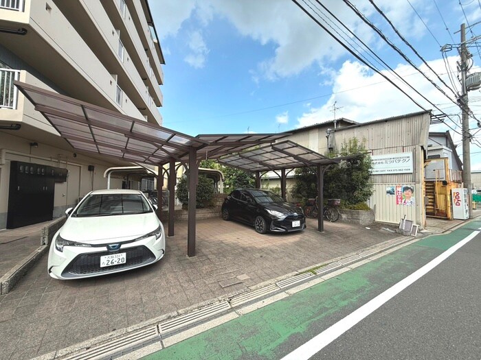 物件外観写真5　(駐車場)