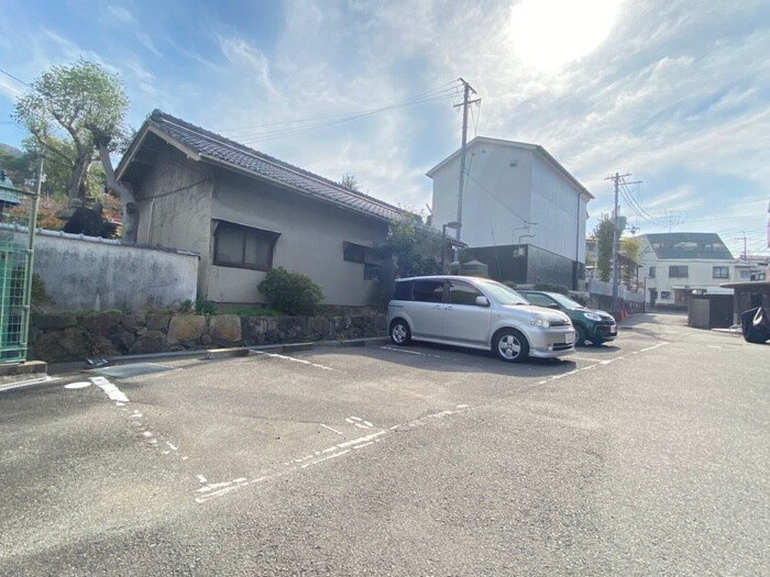 物件外観写真3　(駐車場)