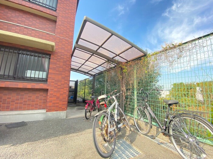 物件外観写真4　(駐輪場)