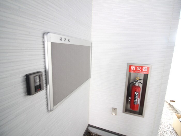 物件外観写真4　(エントランス部分)