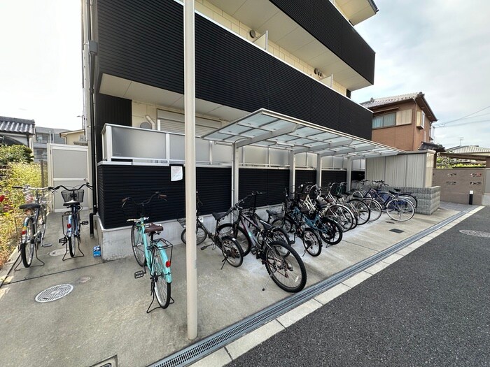 物件外観写真5　(駐輪場)
