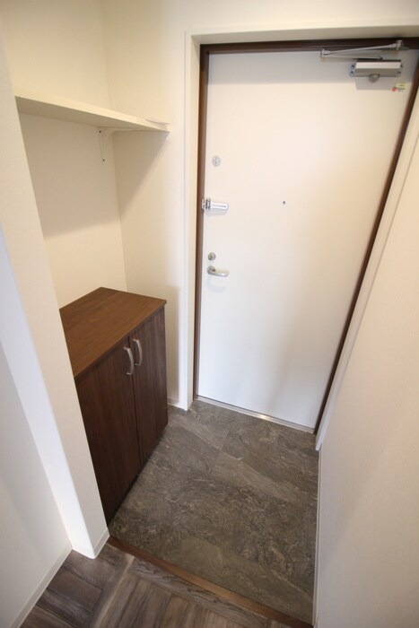 物件内観写真16　(玄関)