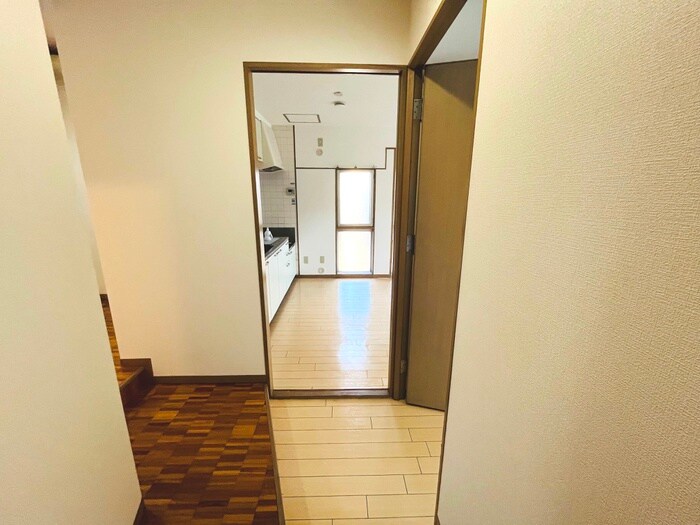 物件内観写真16　(廊下)