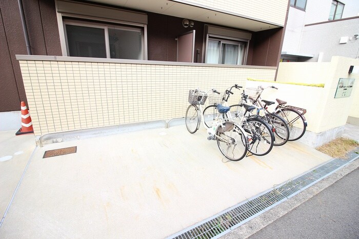 物件外観写真4　(駐輪場)