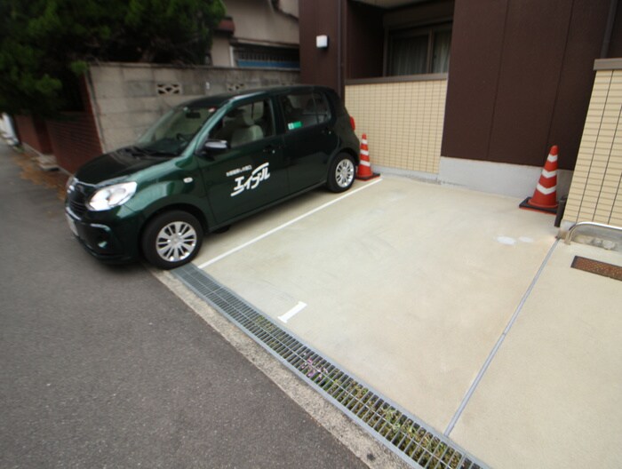 物件外観写真5　(駐車場)