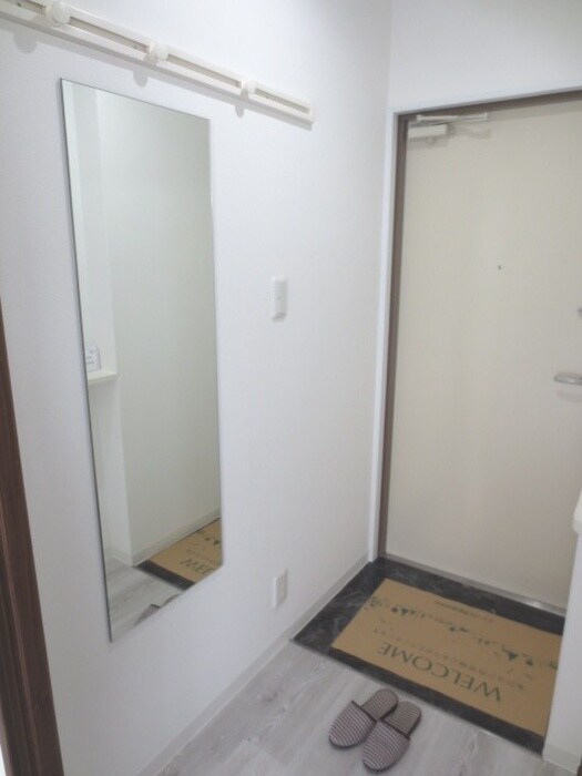 物件内観写真18　(玄関)
