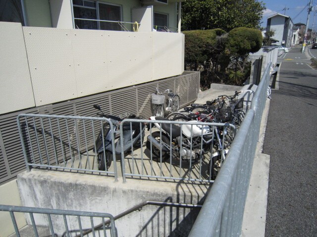 物件外観写真2　(駐輪場)