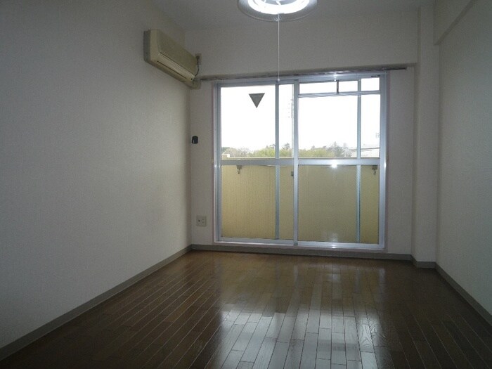 物件内観写真4　(居室)