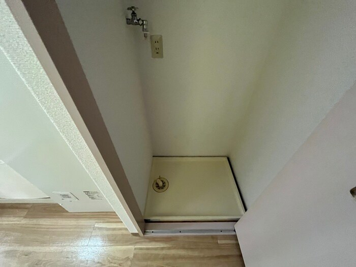 物件内観写真10　(洗濯機置場)