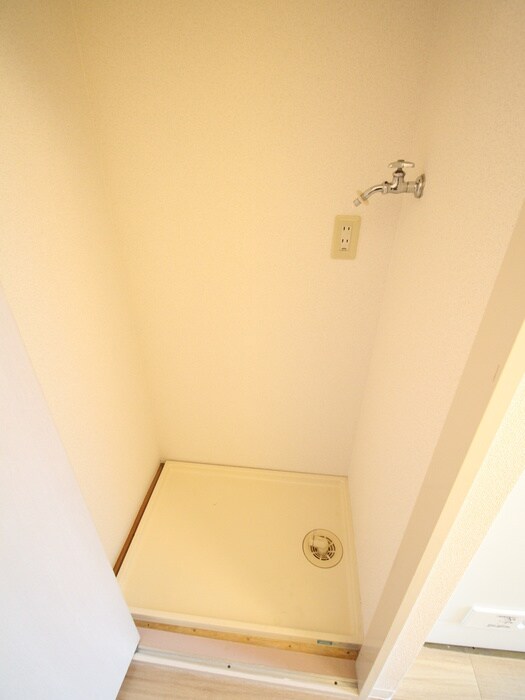 物件内観写真10　(洗濯機置場)