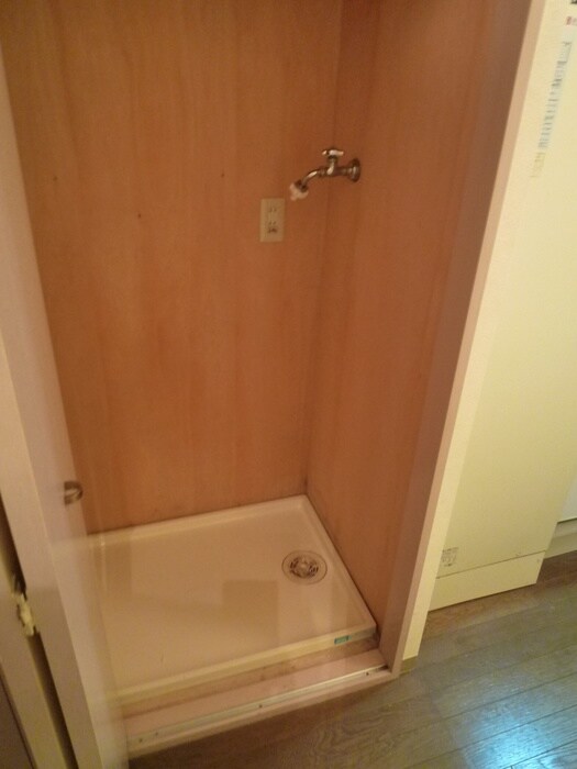 物件内観写真11　(洗濯機置場)