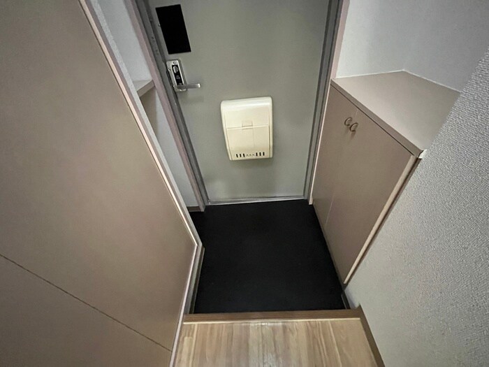 物件内観写真12　(玄関)
