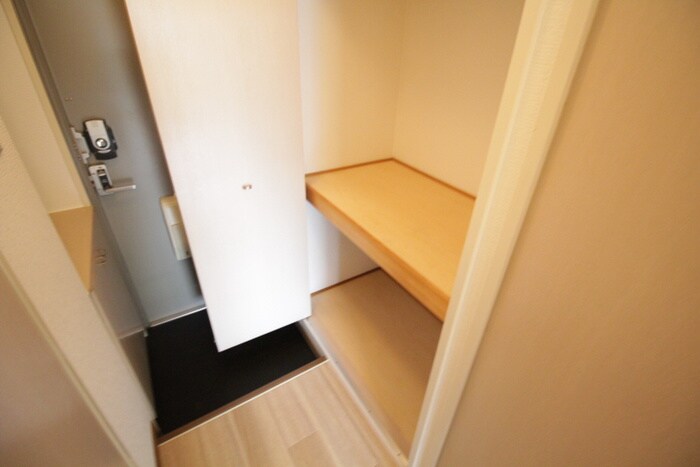 物件内観写真12　(収納)
