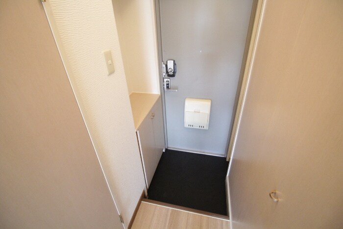 物件内観写真13　(玄関)