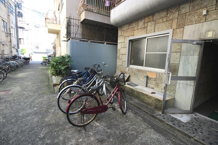 物件外観写真3　(駐輪場)