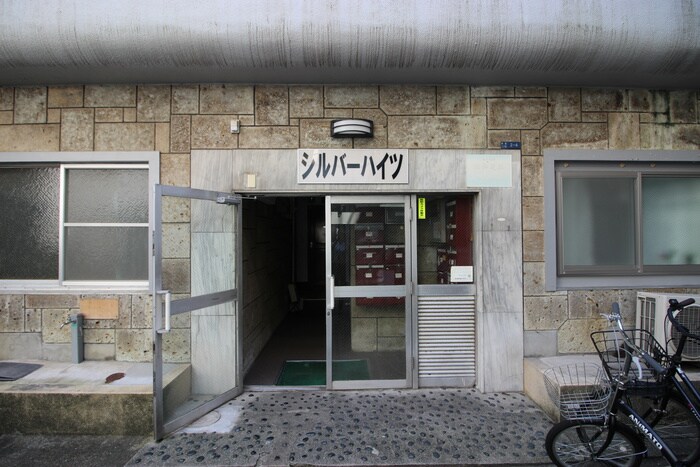 物件外観写真4　(エントランス部分)